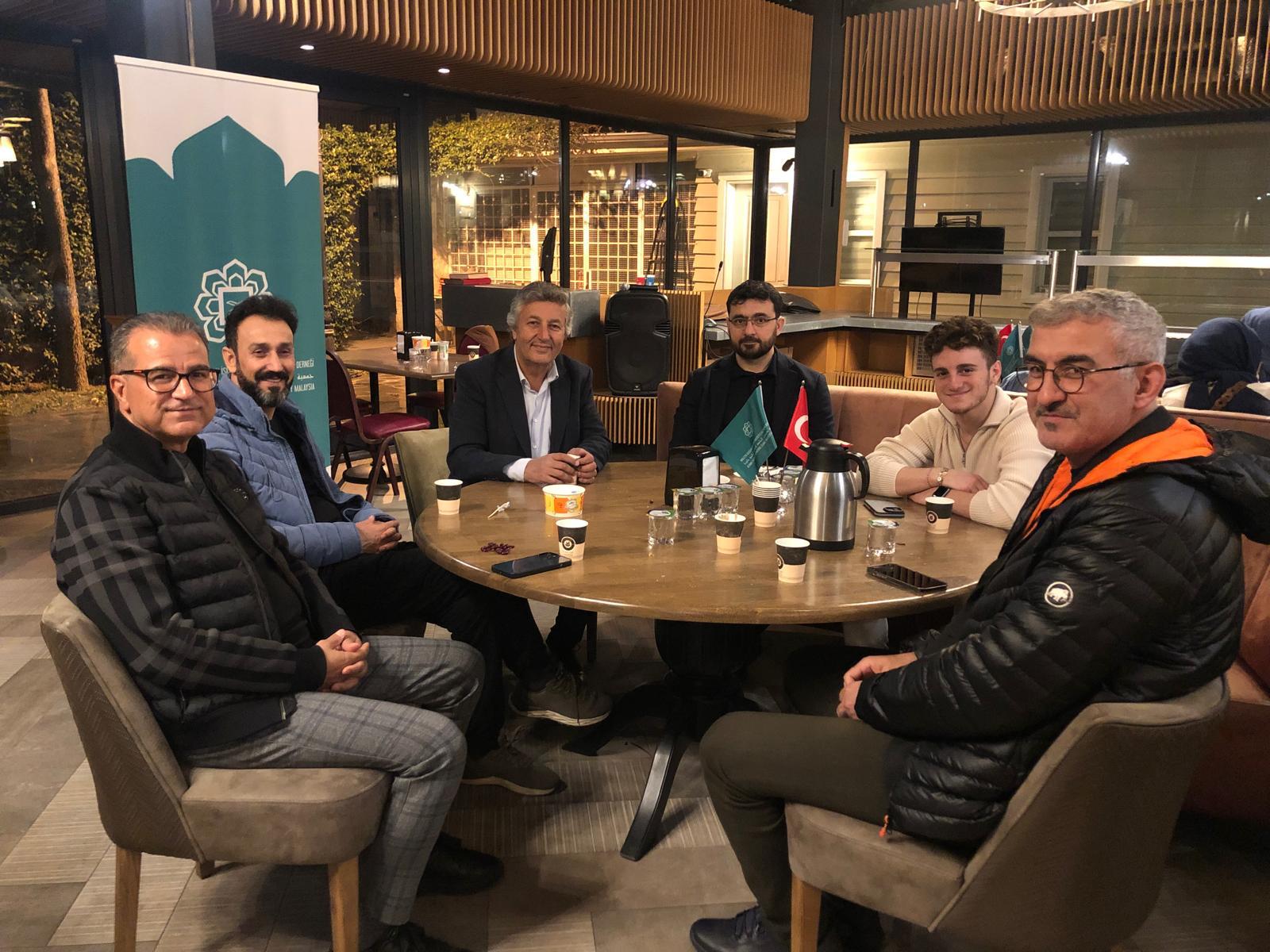 IIUM DER Geleneksel İftar Sofrasında Mezunlarını ve Gönüldaşlarını Buluşturdu