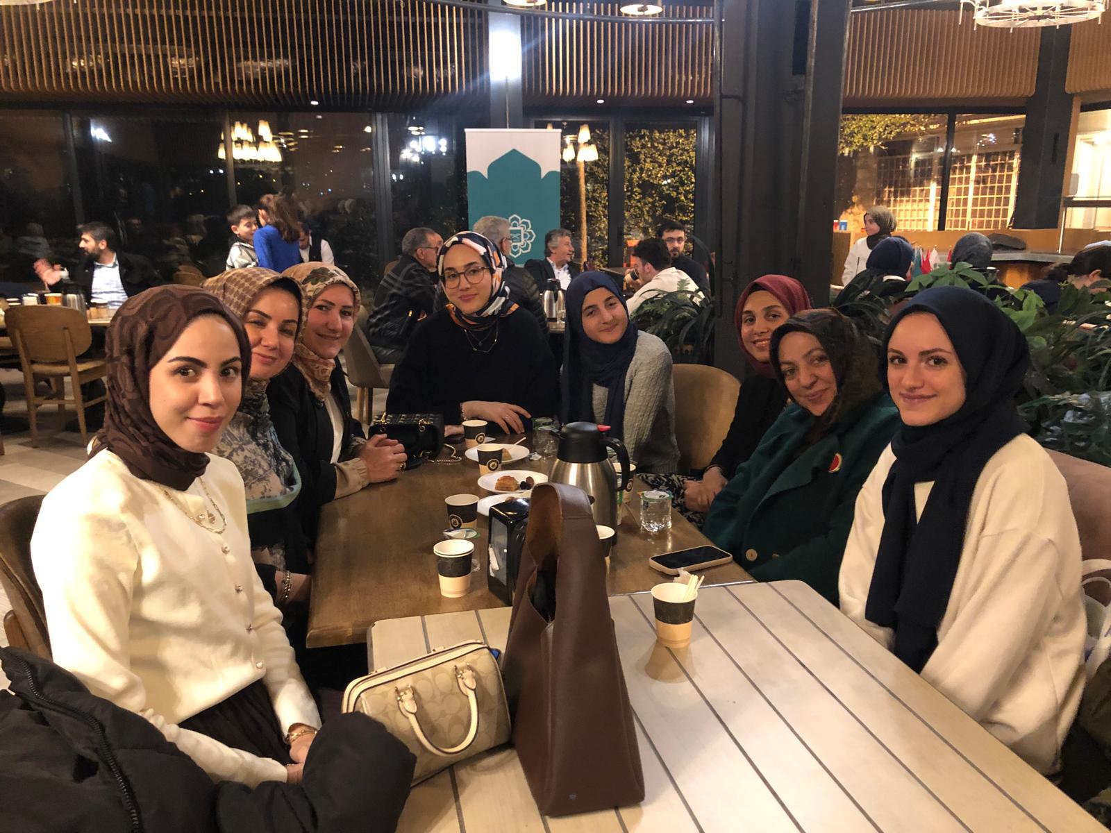 IIUM DER Geleneksel İftar Sofrasında Mezunlarını ve Gönüldaşlarını Buluşturdu